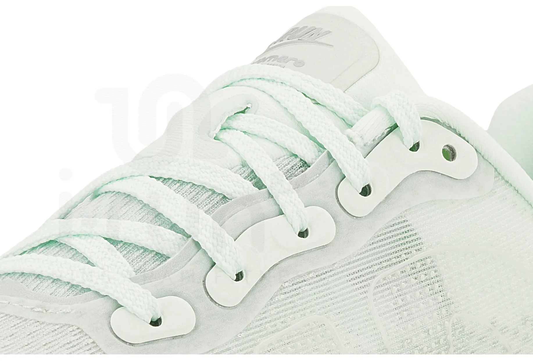 Nike Vomero Premium Match A Mile
