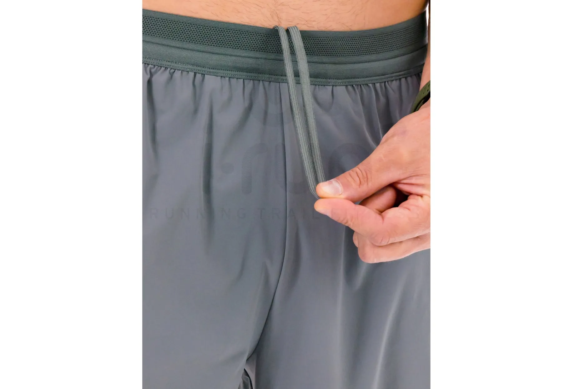On-Running pantalón corto Performance